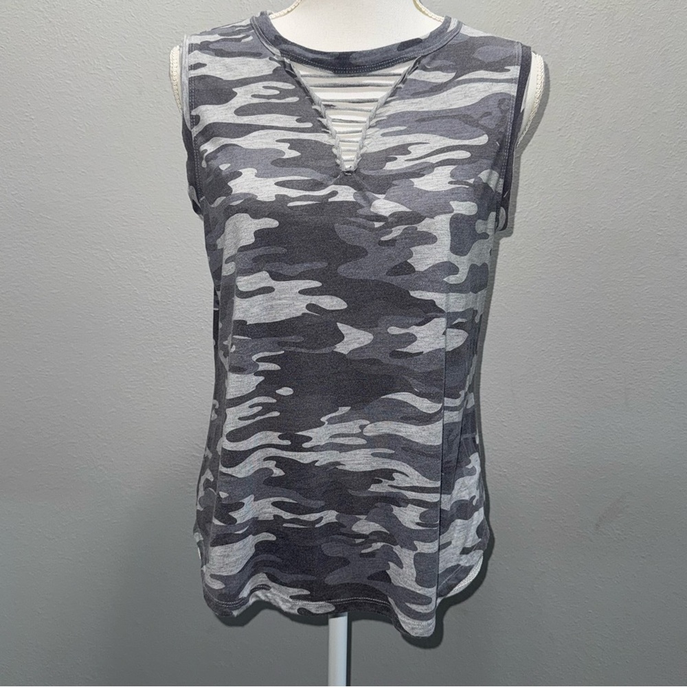 *3 for $15* SO Women’s Juniors Small Gray‎ Black Camouflage Tank Top Shirt